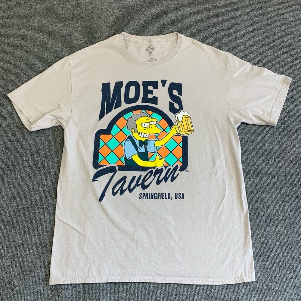 Moe's Tavern Graphic T-Shirt